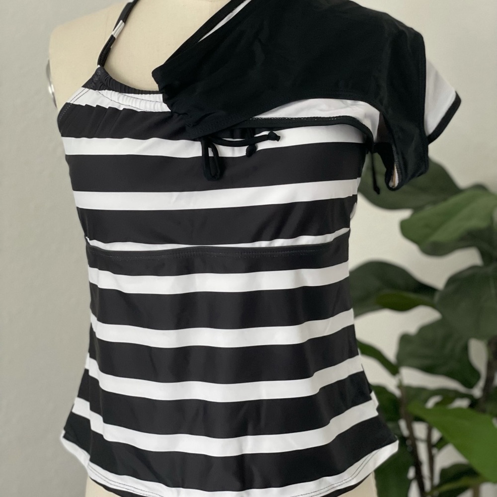 Two piece bathing suit suit